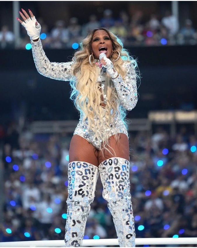 Mary J Blige Shines At Superbowl LVI Halftime Show 12